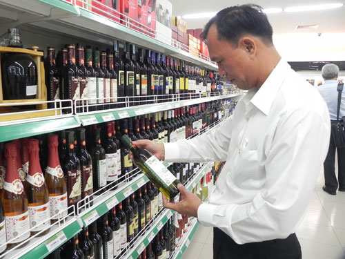 Bạn có thể mua rượu vang tại các siêu thị gần nơi sinh sống